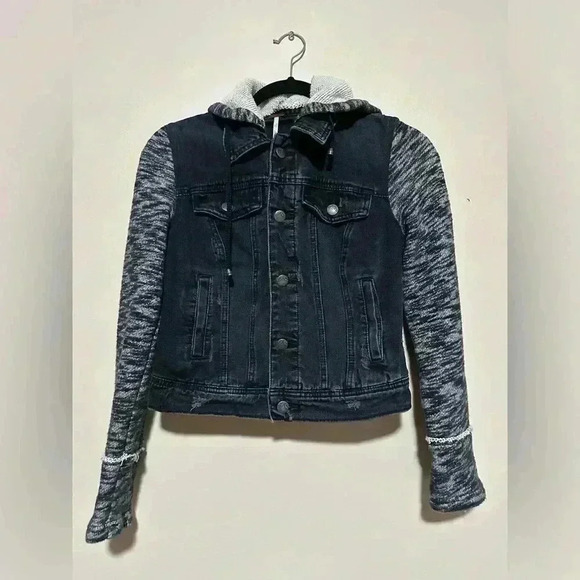 Free People Distressed Denim Jacket With Knit Sleeves Size XS - Picture 1 of 7